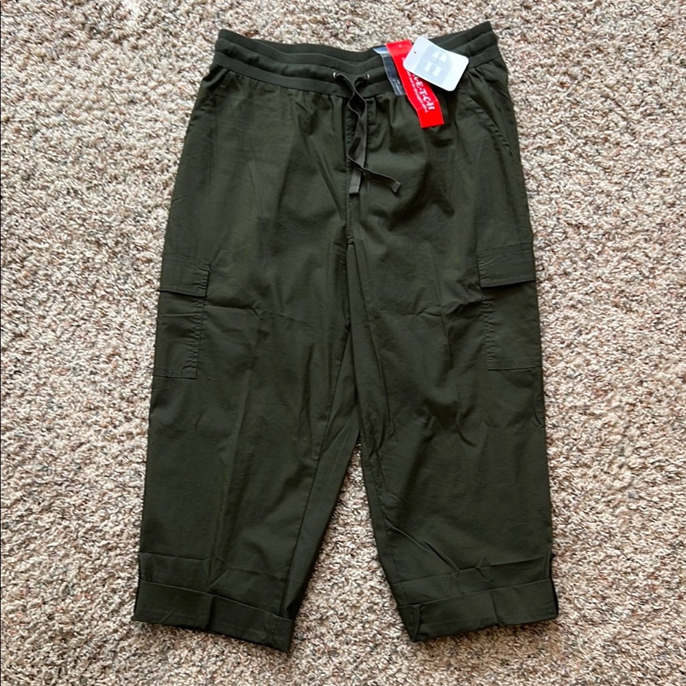 Women’s Olive Green Capri Cargo Pants